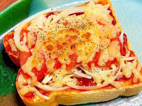 今が旬!新玉ねぎとトマトのピザトースト